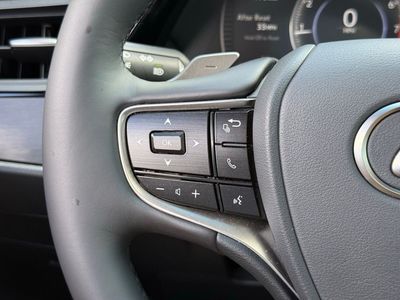 2025 Lexus ES 350 - Photo 28
