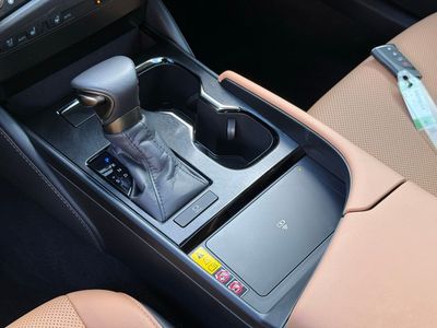 2025 Lexus ES 350 - Photo 32