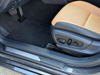 2025 Lexus ES 350 - Photo 21