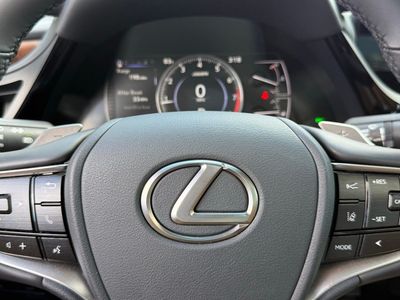 2025 Lexus ES 350 - Photo 26