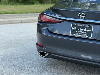2025 Lexus ES 350 - Photo 12