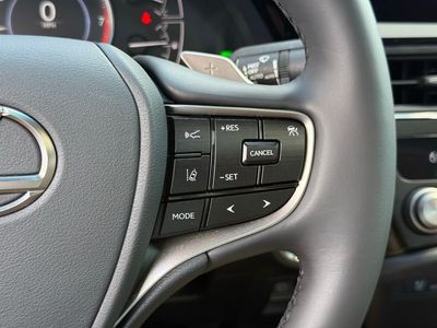2025 Lexus ES 350 - Photo 29