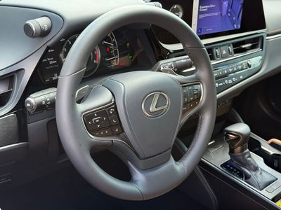 2025 Lexus ES 350 - Photo 15