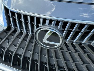 2025 Lexus ES 350 - Photo 5