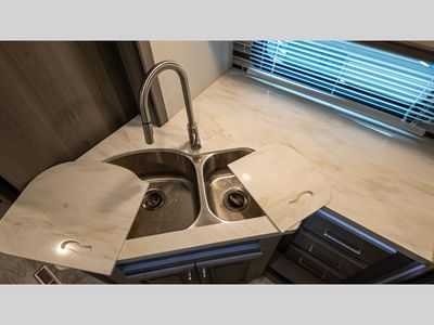2020 Keystone RV Montana - Photo 32