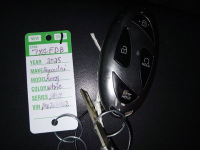 2025 Hyundai Kona — photo 15 view