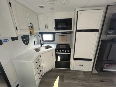 2025 Venture RV SPORTTREK - Photo 4