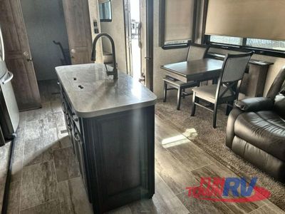 2019 Keystone RV Montana - Photo 5