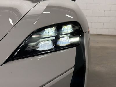 2025 Porsche Taycan - Photo 10