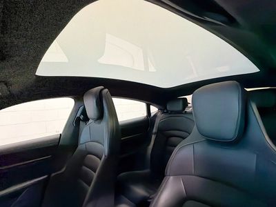 2025 Porsche Taycan - Photo 26