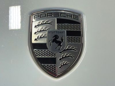 2025 Porsche Taycan - Photo 12