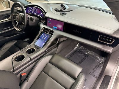 2025 Porsche Taycan - Photo 15