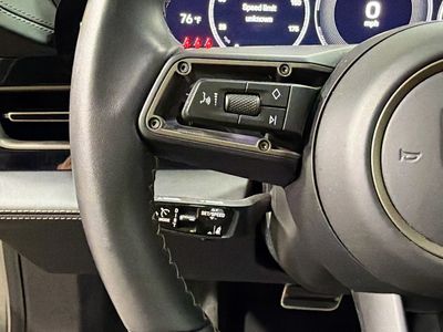 2025 Porsche Taycan - Photo 35