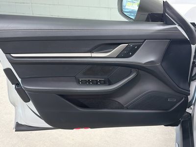 2025 Porsche Taycan - Photo 22