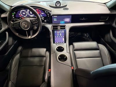 2025 Porsche Taycan - Photo 16