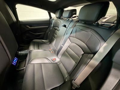 2025 Porsche Taycan - Photo 21