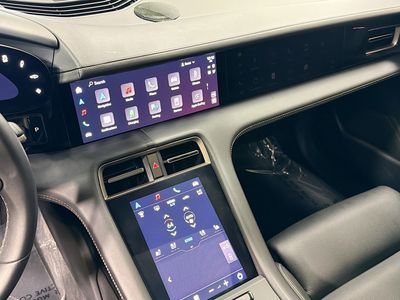 2025 Porsche Taycan - Photo 27