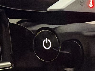 2025 Porsche Taycan - Photo 34