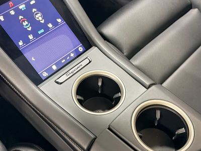 2025 Porsche Taycan - Photo 28