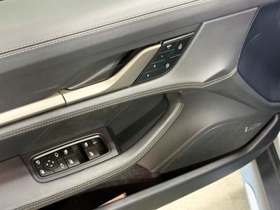 2025 Porsche Taycan - Photo 23