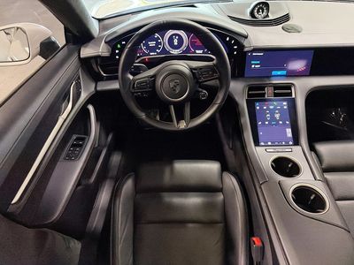 2025 Porsche Taycan - Photo 17