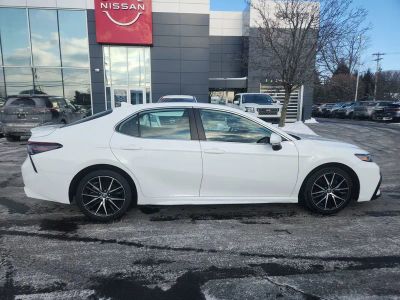 2023 Toyota Camry SE - Photo 3