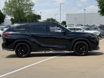 2023 Toyota Highlander - Photo 3