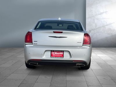 2022 Chrysler 300 - Photo 5