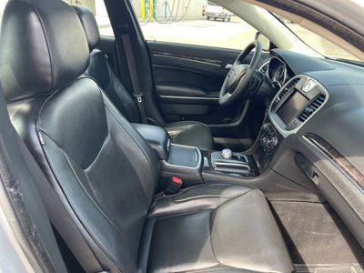 2022 Chrysler 300 - Photo 15