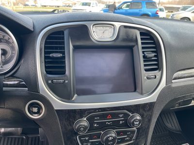 2022 Chrysler 300 - Photo 11