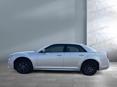 2022 Chrysler 300 - Photo 3