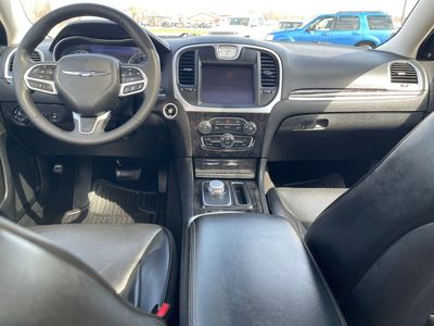 2022 Chrysler 300 - Photo 12