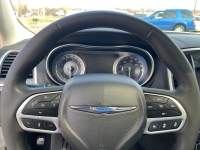 2022 Chrysler 300 - Photo 10