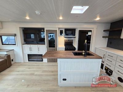 2026 Grand Surveyor 305RLBS - Photo 8
