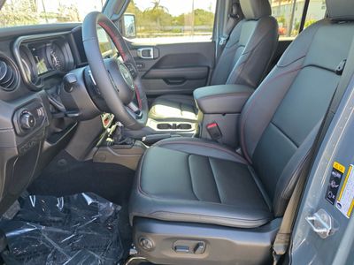 2026 Jeep Wrangler - Photo 13