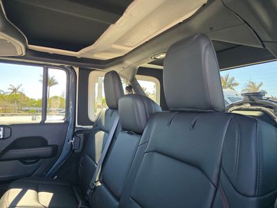 2026 Jeep Wrangler - Photo 8