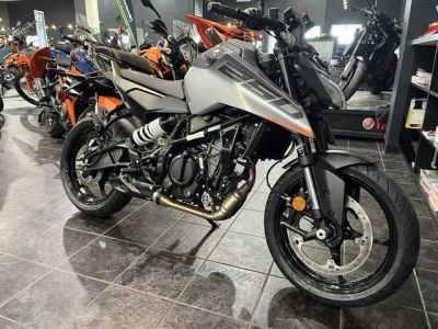 2026 KTM 250 Duke — front three-quarter view