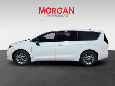 2026 Chrysler Pacifica — photo 8 view