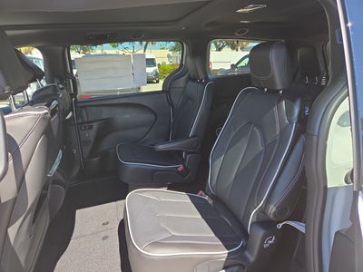 2026 Chrysler Pacifica — photo 15 view