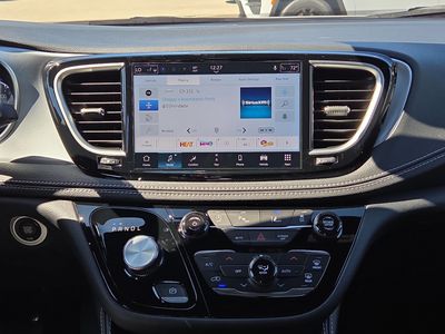 2026 Chrysler Pacifica — photo 19 view