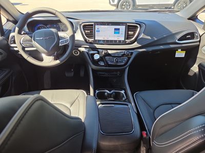 2026 Chrysler Pacifica — photo 16 view