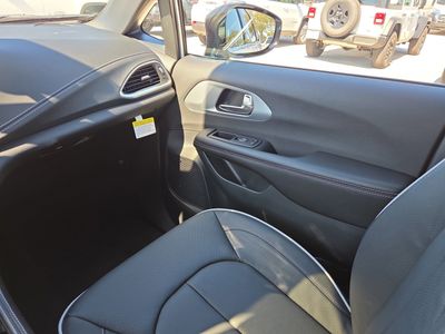 2026 Chrysler Pacifica — photo 18 view