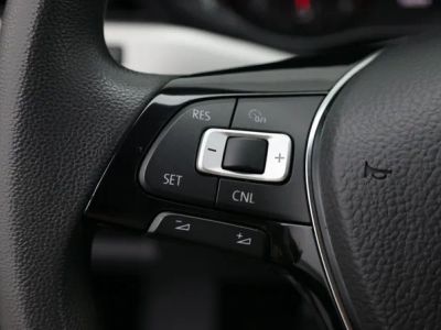 2020 Volkswagen Passat — photo 16 view