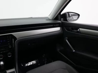 2020 Volkswagen Passat — photo 23 view