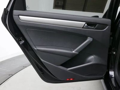 2020 Volkswagen Passat — photo 19 view