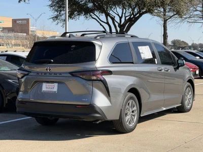 2026 Toyota Sienna - Photo 4