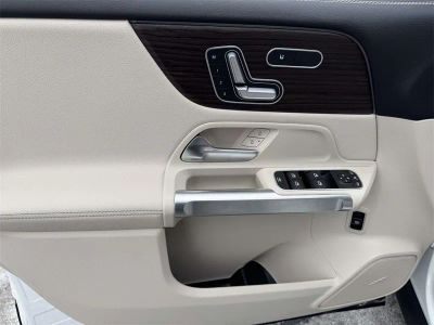 2026 Mercedes-Benz GLB — photo 17 view