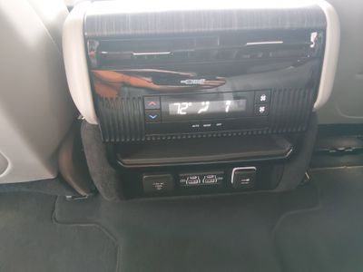 2024 Jeep Wagoneer L - Photo 21