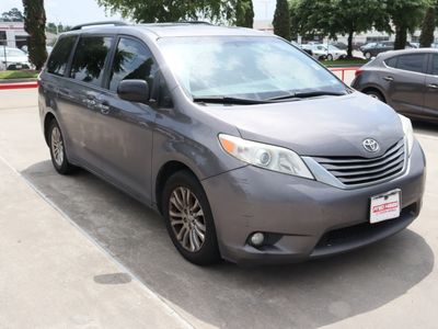 2016 Toyota Sienna - Photo 2
