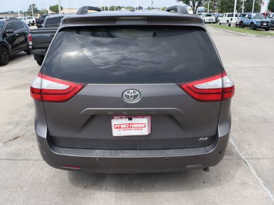 2016 Toyota Sienna - Photo 9